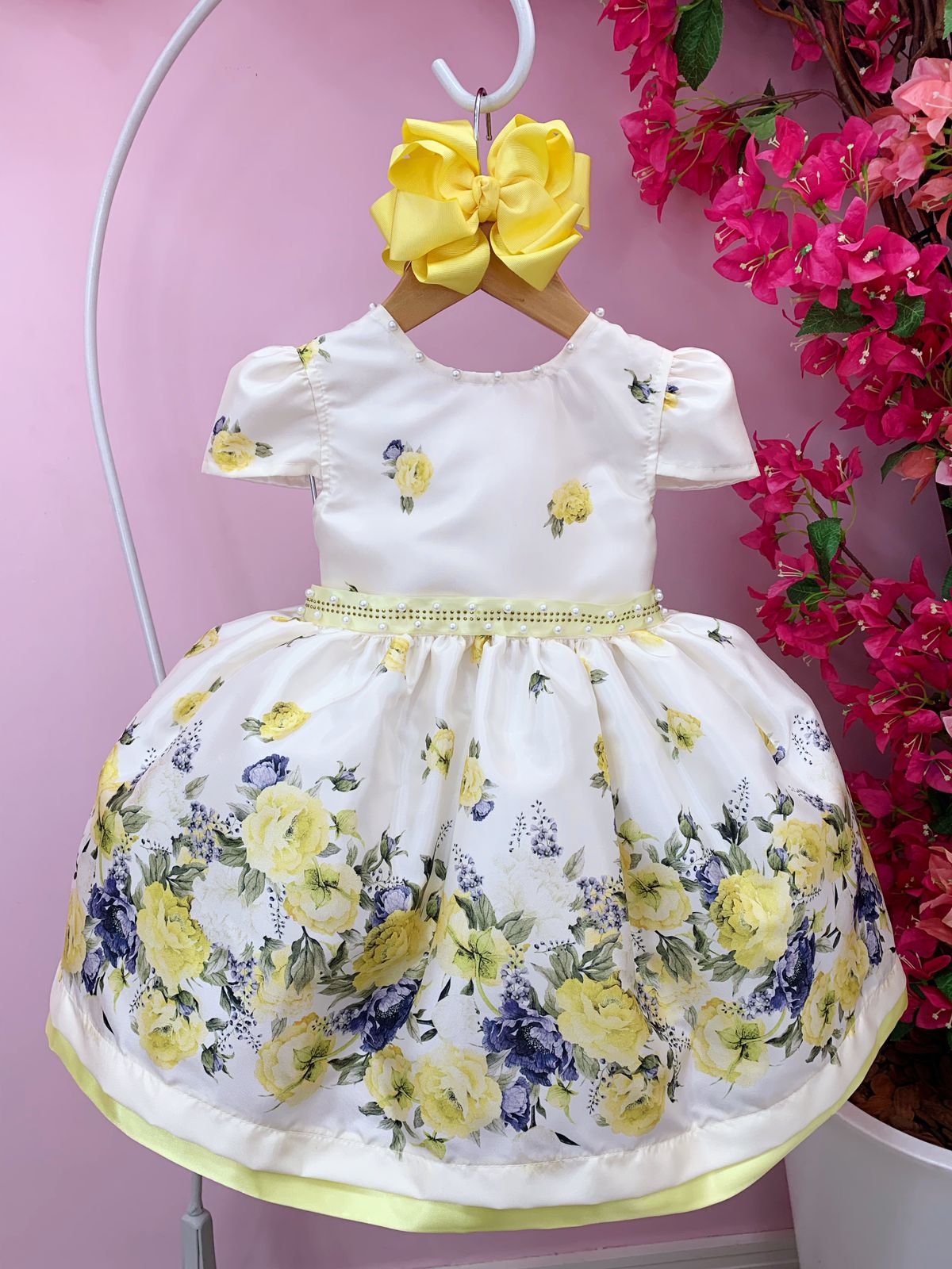 Vestido Infantil Marfim Florido Amarelo C/ Cinto de Pérolas