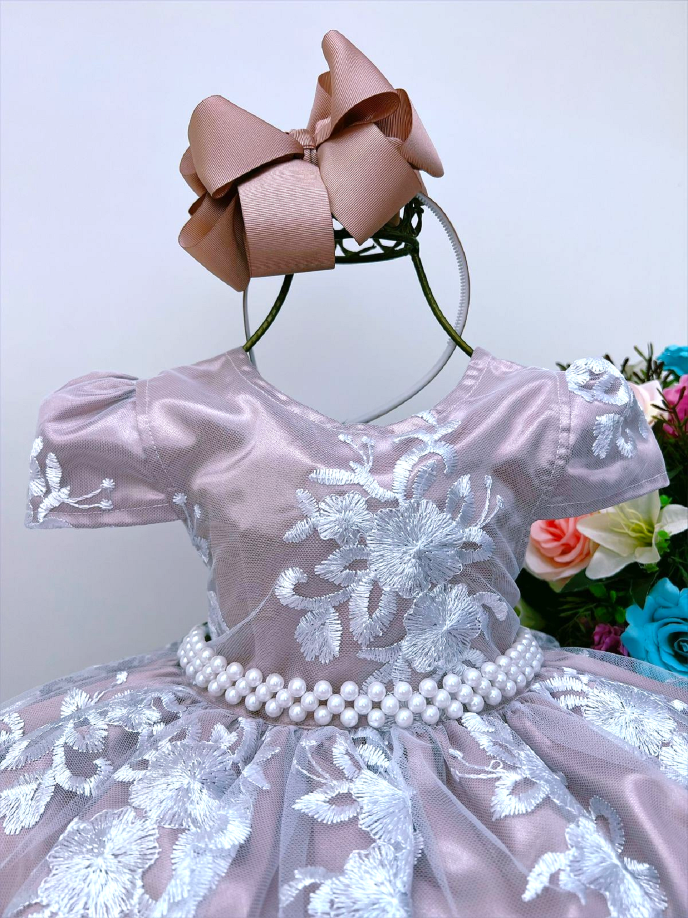 Vestido Infantil Nude Renda Branca Realeza Cinto Pérolas