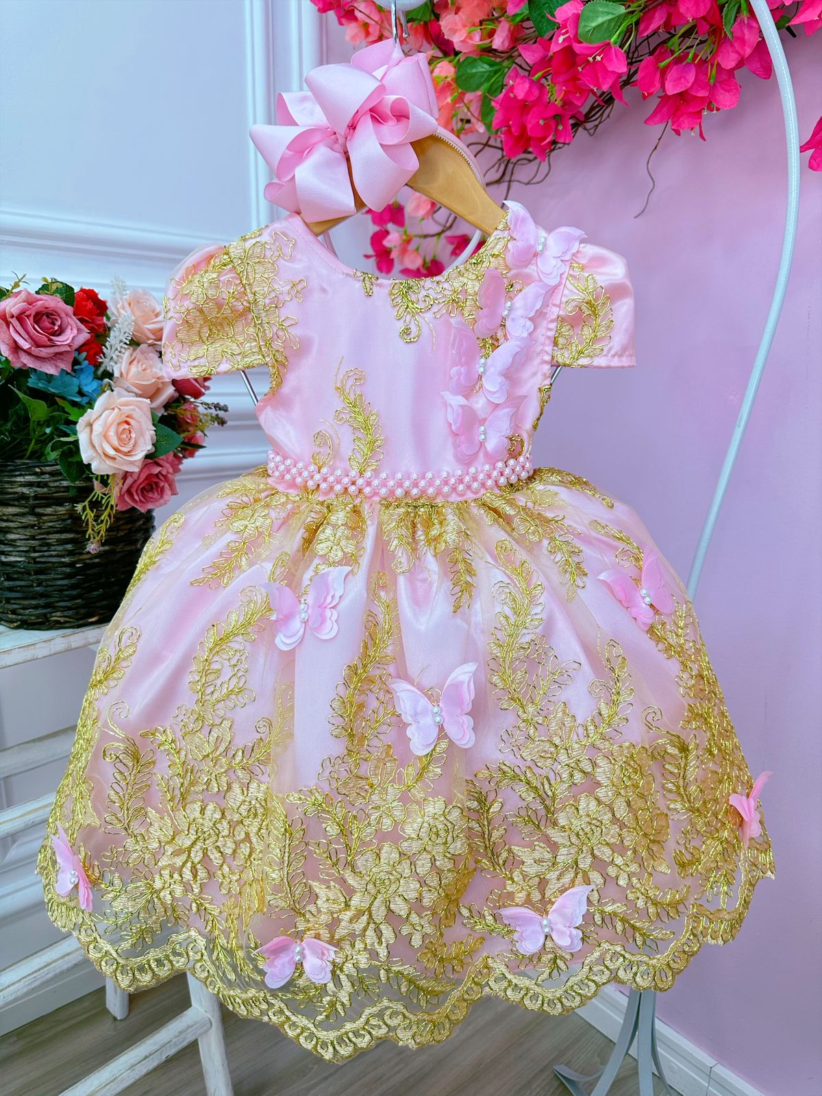 Vestido Infantil Rosa Renda Realeza e Aplique de Borboletas