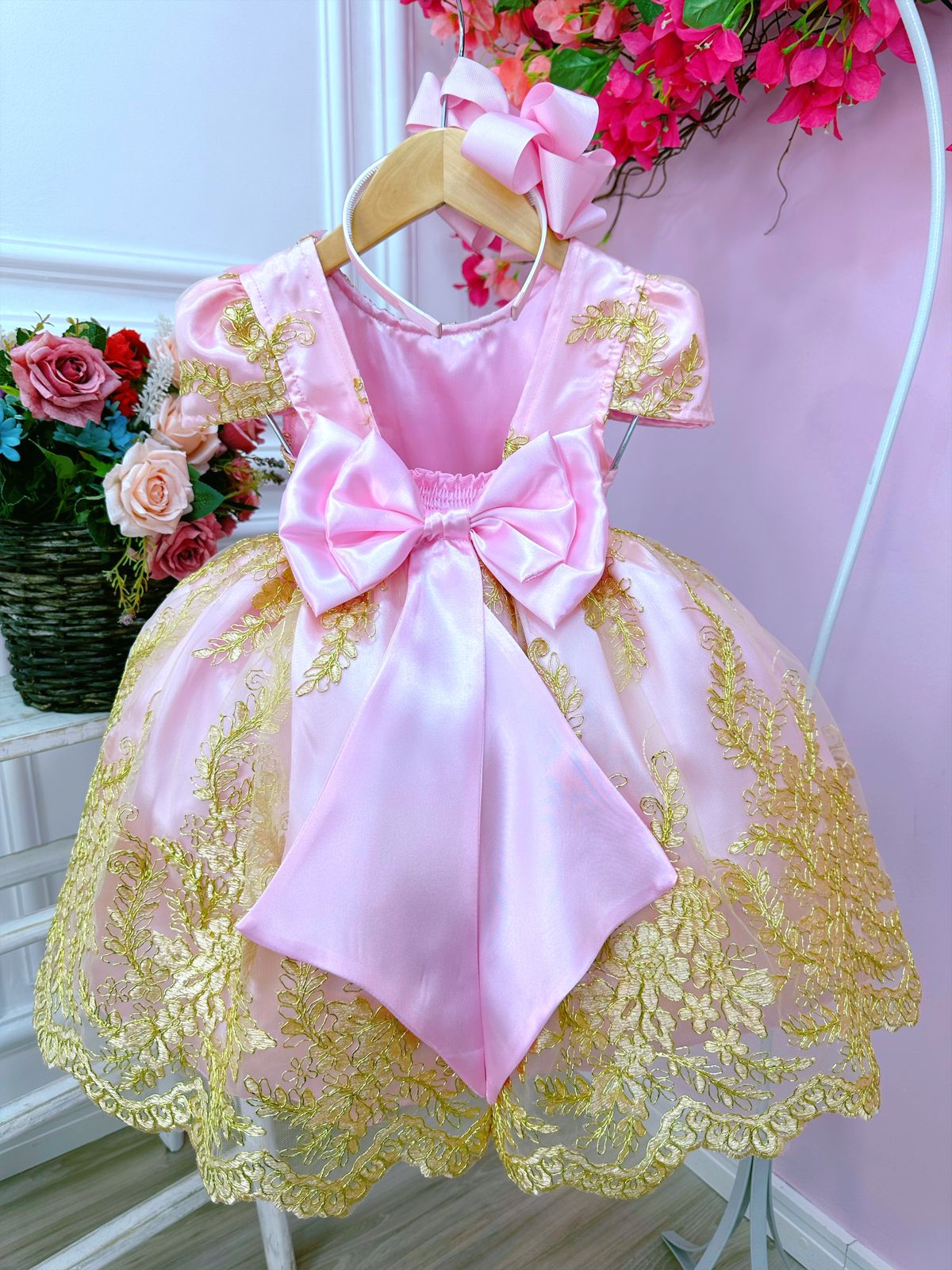 Vestido Infantil Rosa Renda Realeza e Aplique de Borboletas
