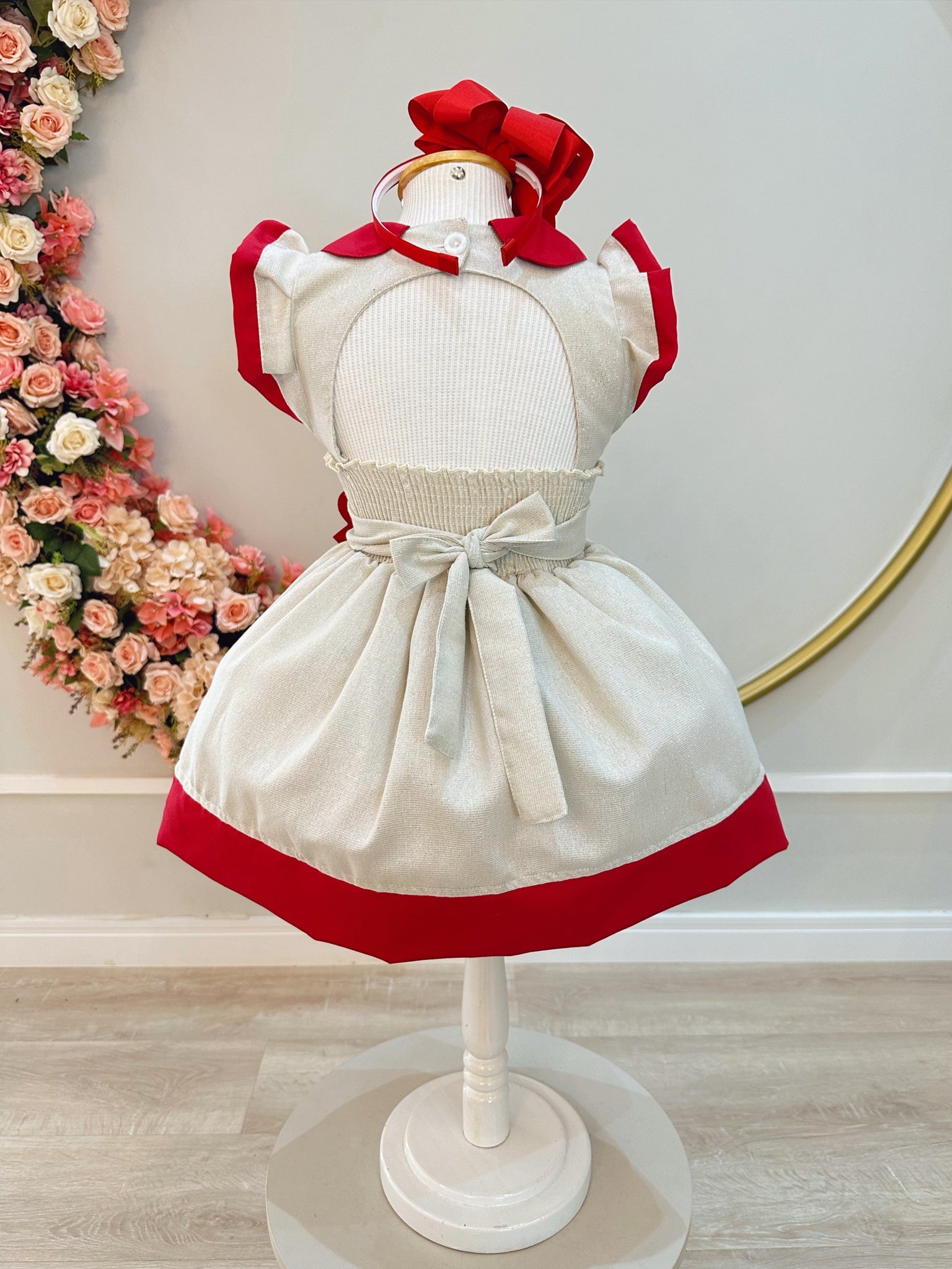 Vestido Infantil Marfim Gola Gôde C/ Broche Luxo Daminha