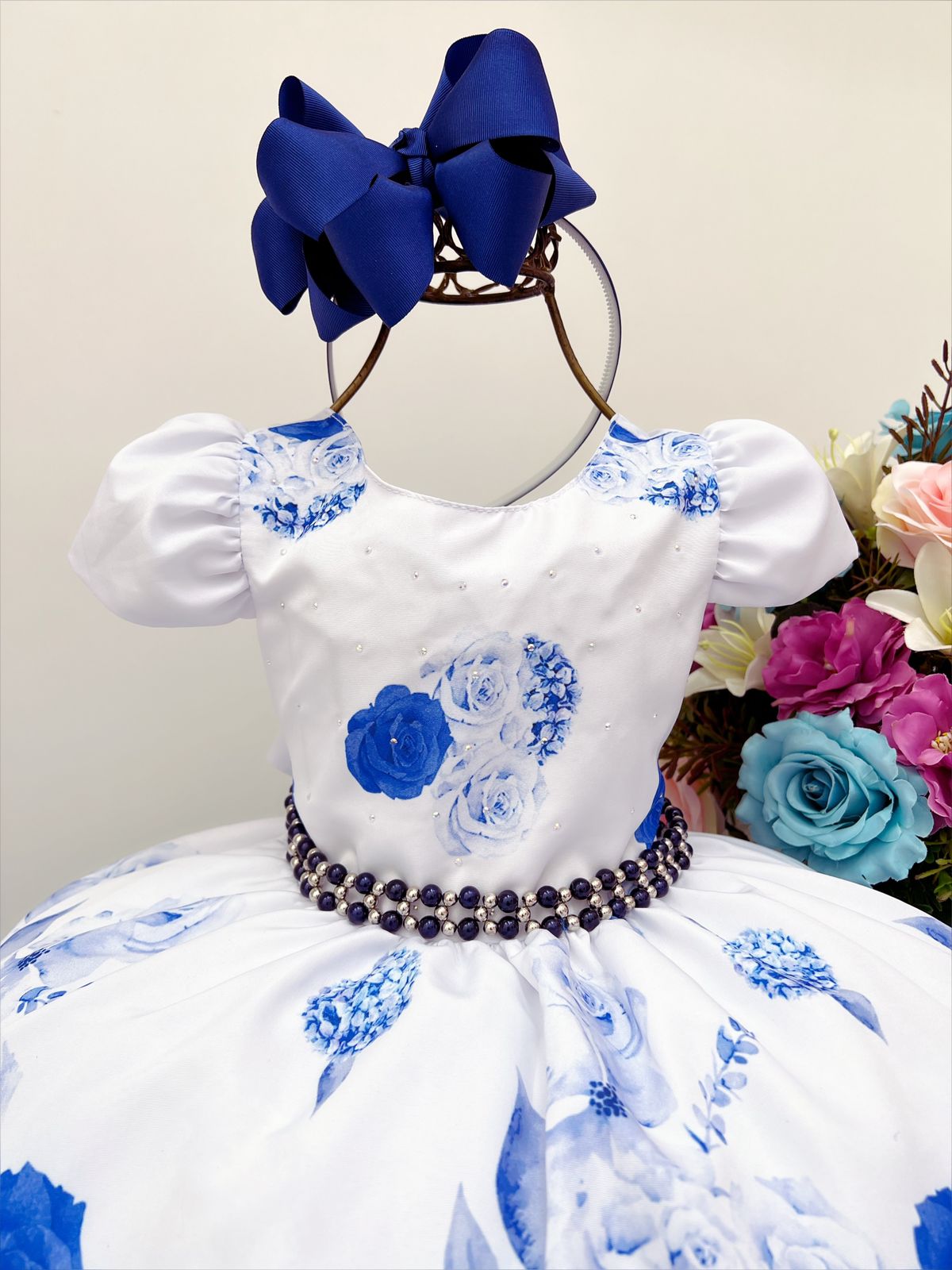 Vestido Azul e Branco Flor Rosas e Cinto Pérolas