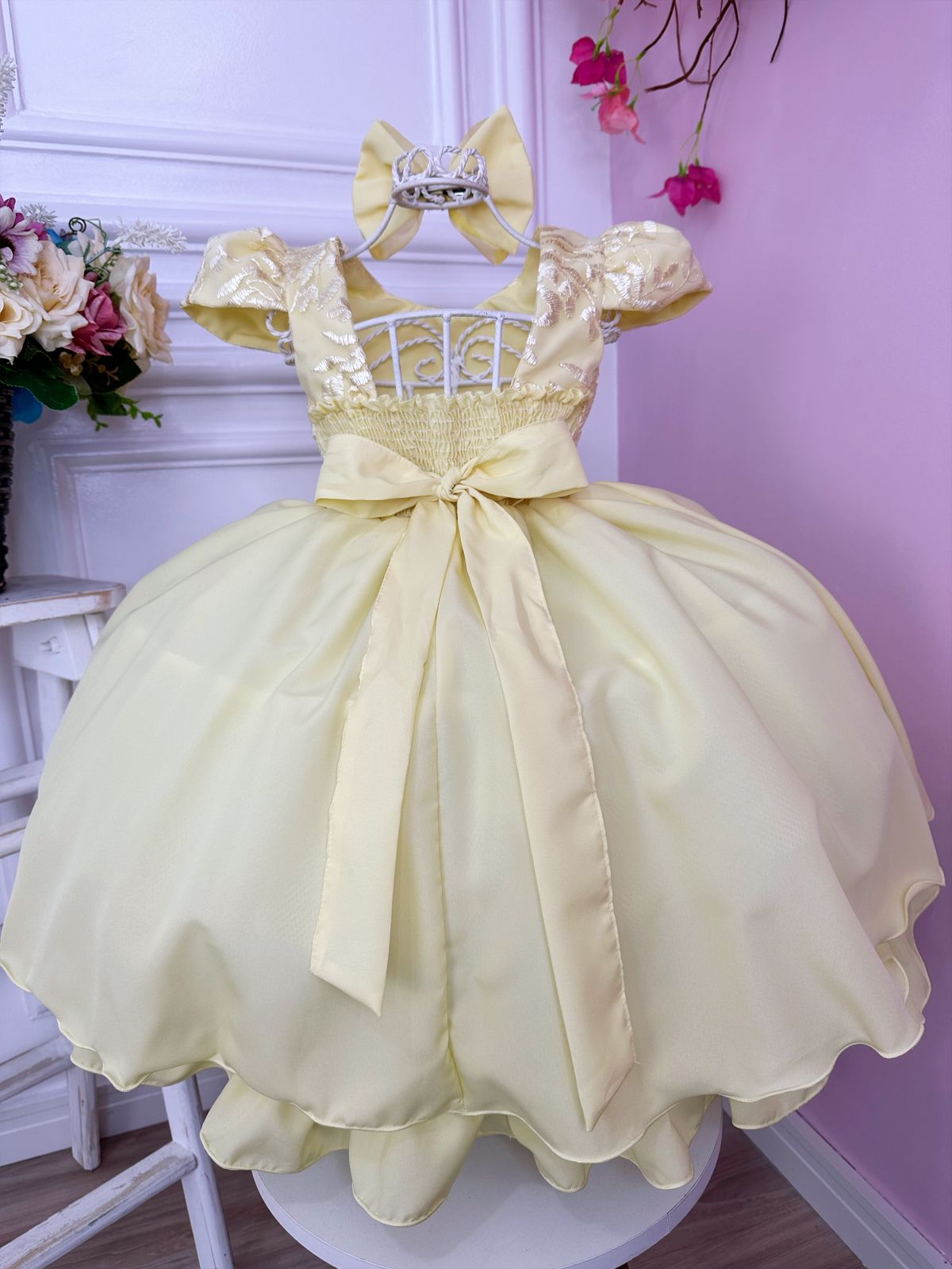 Vestido Infantil Amarelo C/ Renda e Cinto de Pérolas e Laço