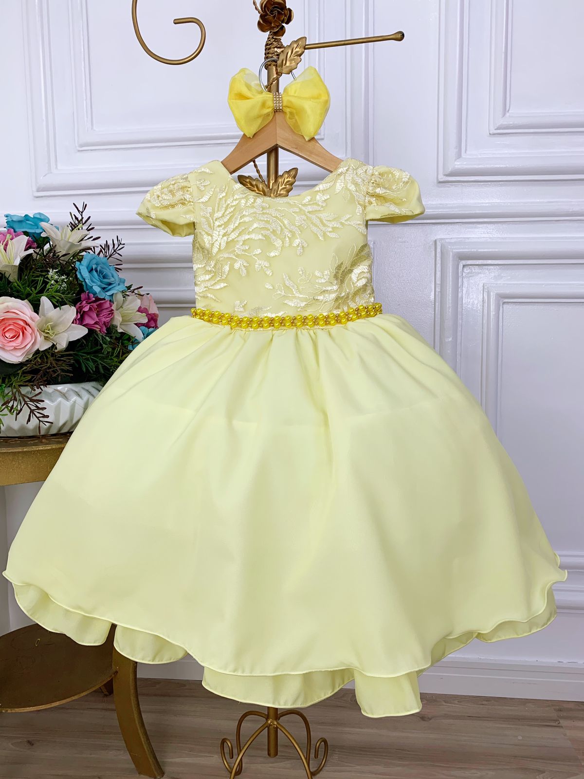 Vestido Infantil Amarelo C/ Renda e Cinto de Pérolas e Laço