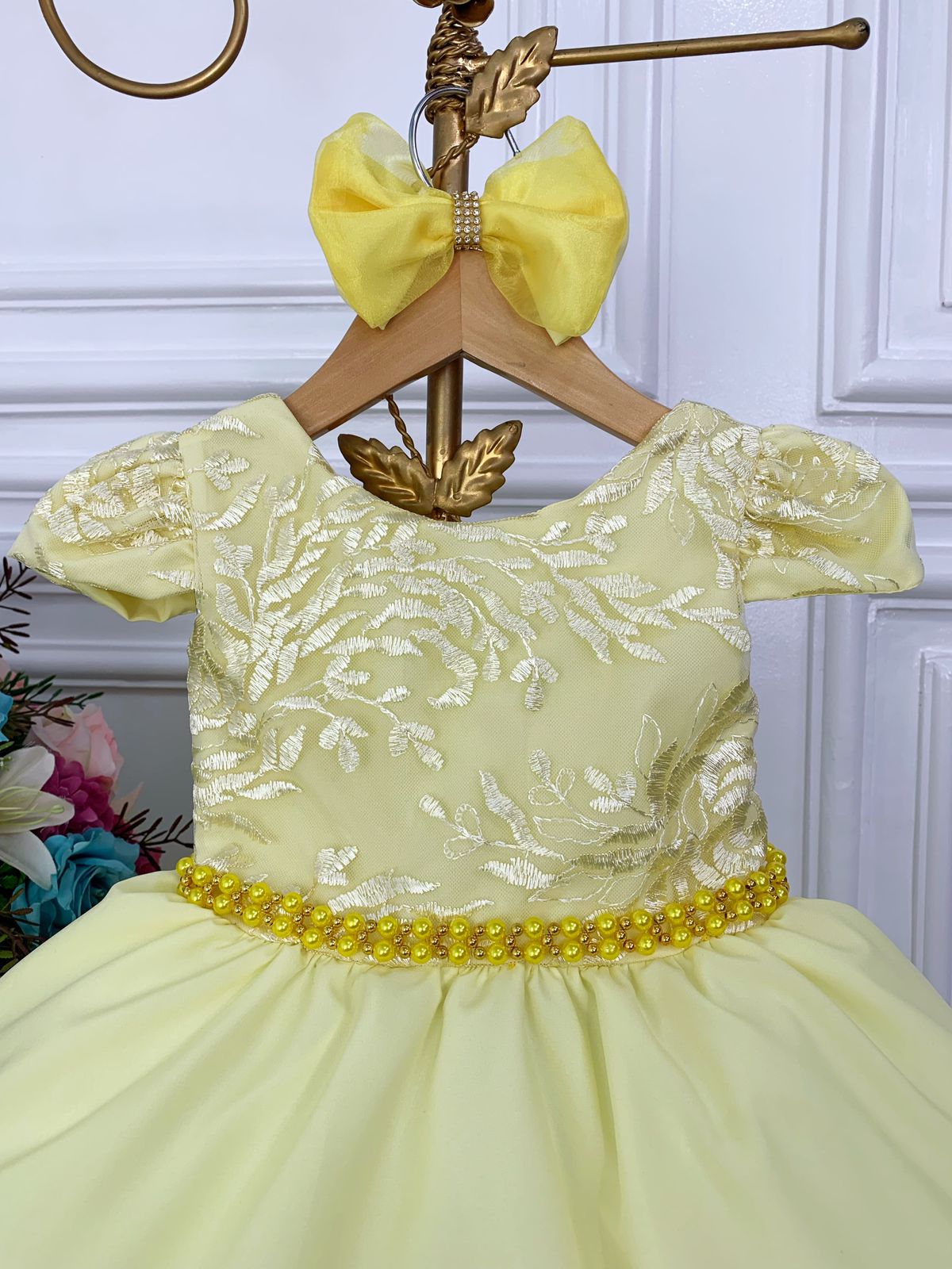 Vestido Infantil Amarelo C/ Renda e Cinto de Pérolas e Laço