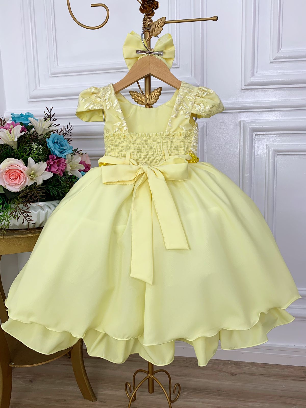 Vestido Infantil Amarelo C/ Renda e Cinto de Pérolas e Laço