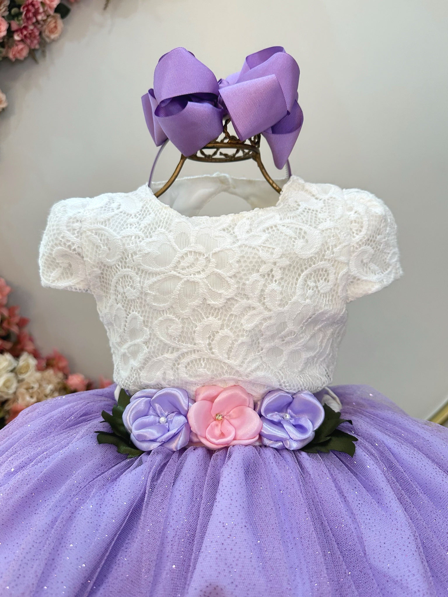 Vestido Infantil Off White Saia Lilás C/ Renda e Broche Damas