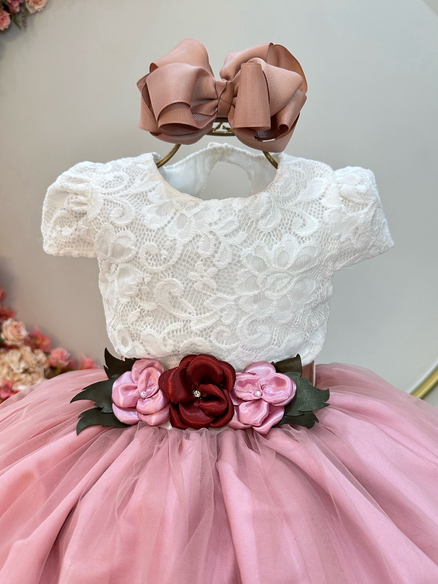 Vestido Infantil Off White Saia Rose C/ Renda e Broche Flor