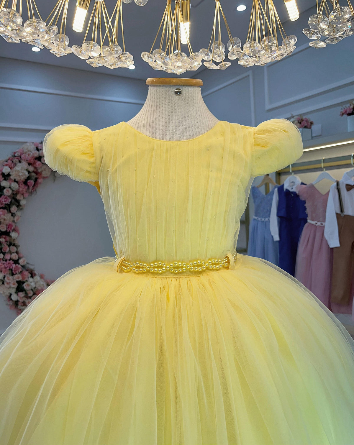 Vestido Infantil Amarelo Cinto de Pérolas Casamentos Festas