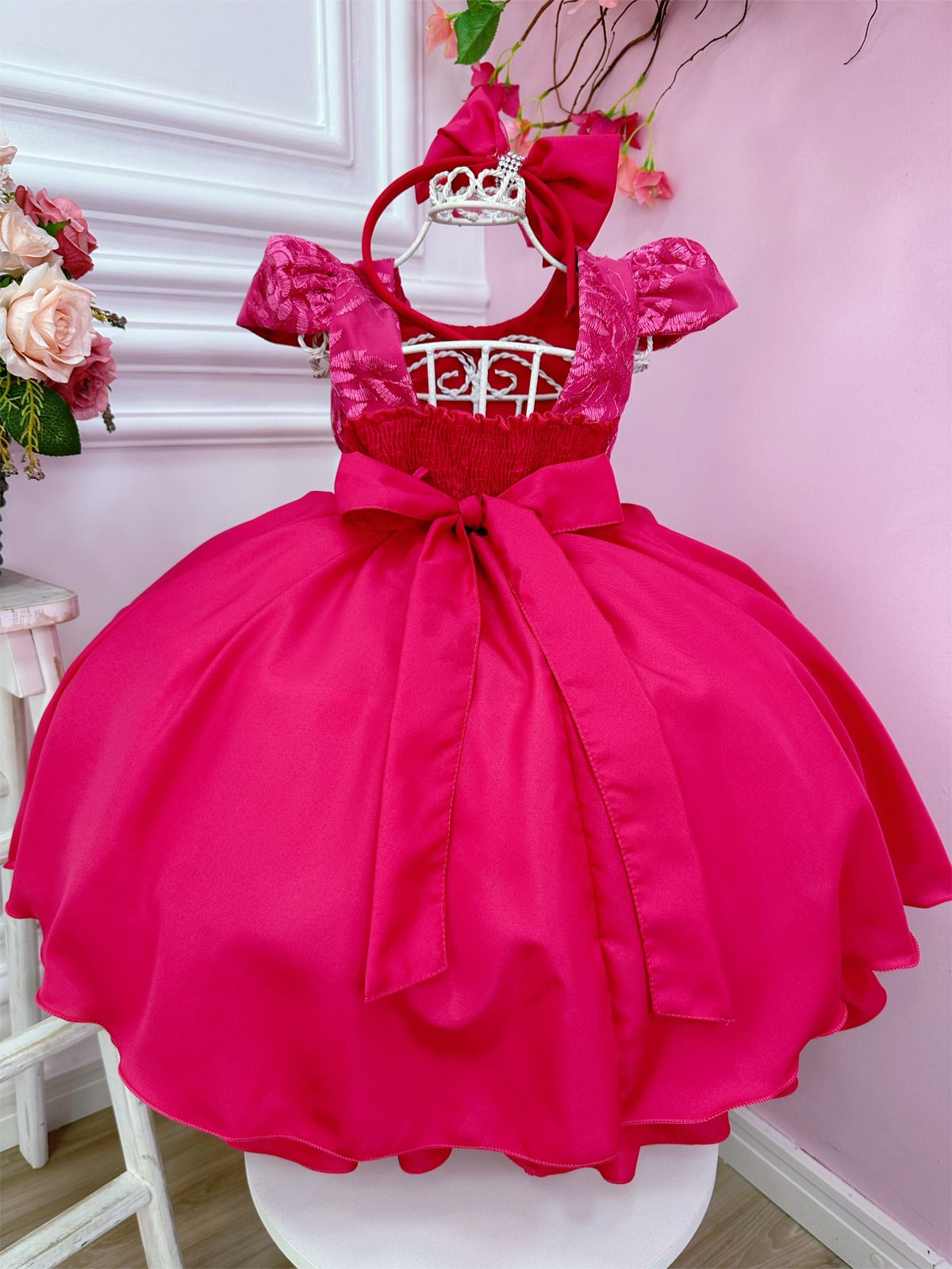 Vestido Infantil Pink Com Renda e Cinto de Pérolas Tiara