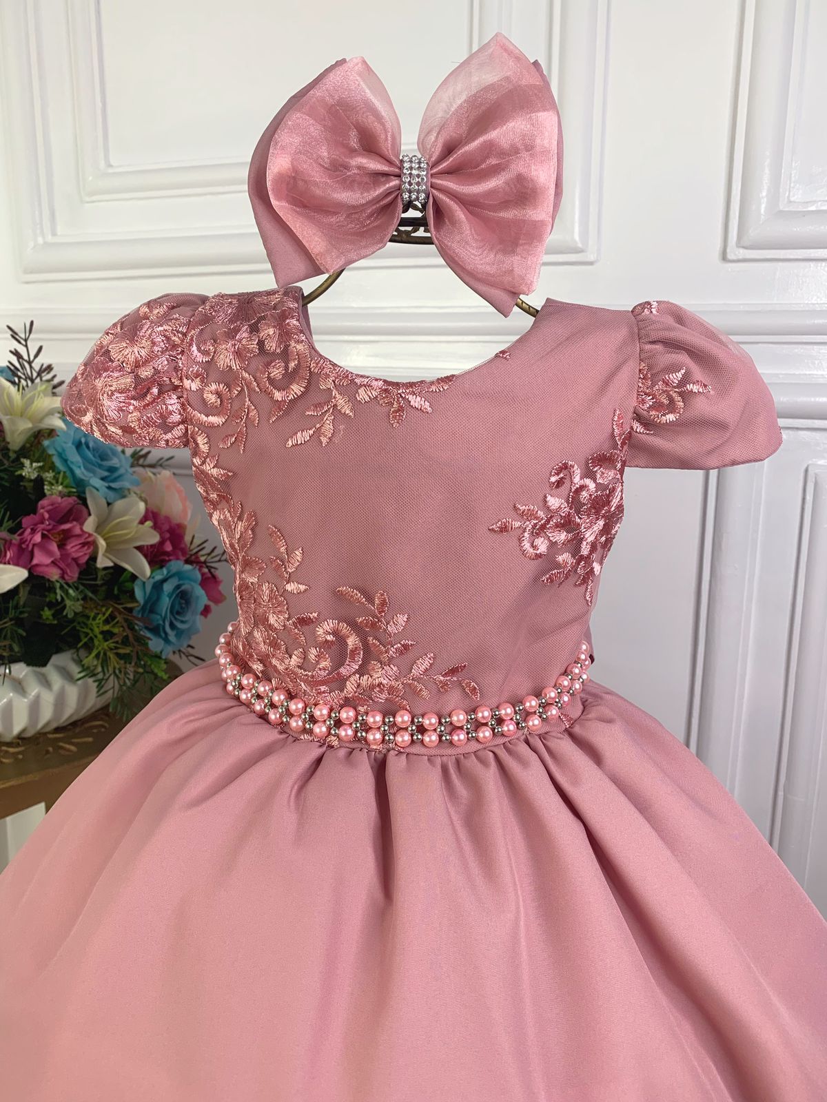 Vestido Infantil Rose Com Laço e Renda Cinto de Pérolas