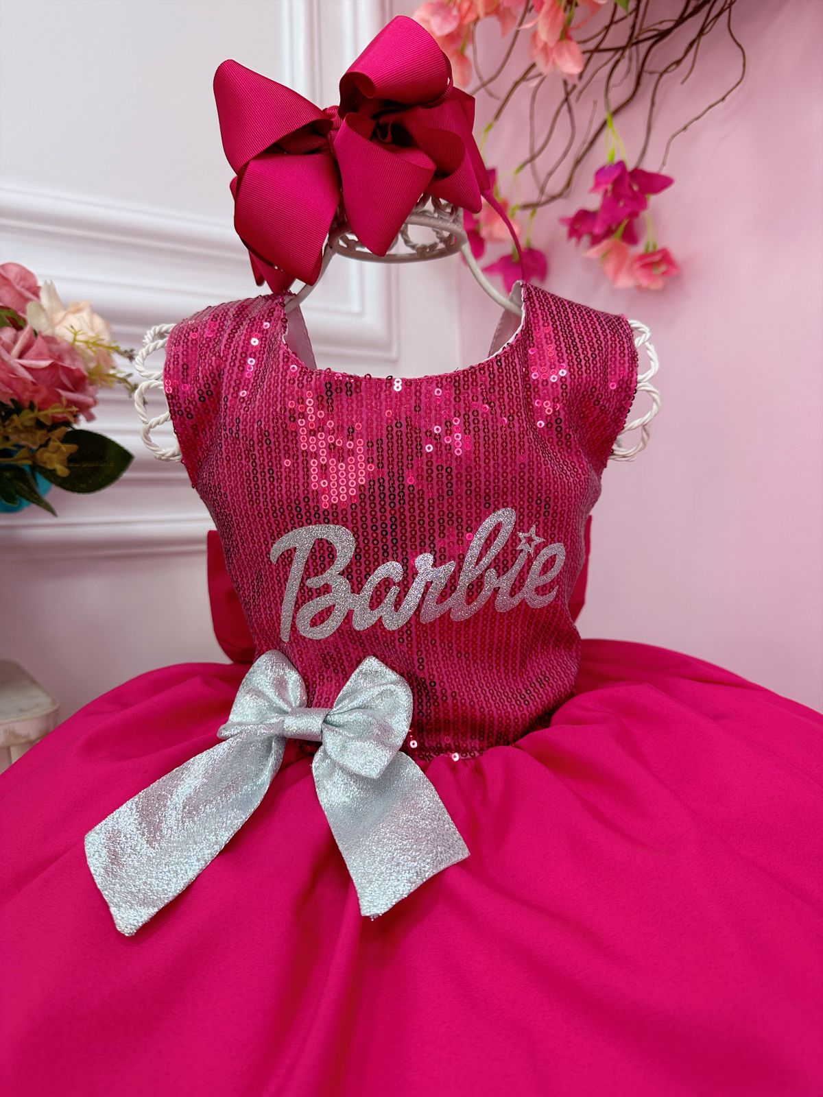 Vestido Infantil Barbie Busto Paetê Pink e Broche de Lacinho