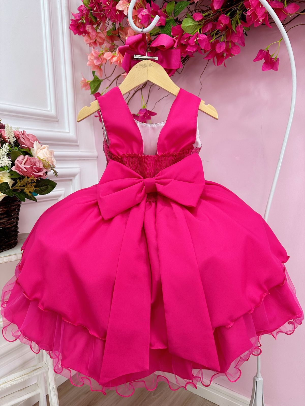 Vestido Infantil Barbie Busto Paetê Pink e Broche de Lacinho