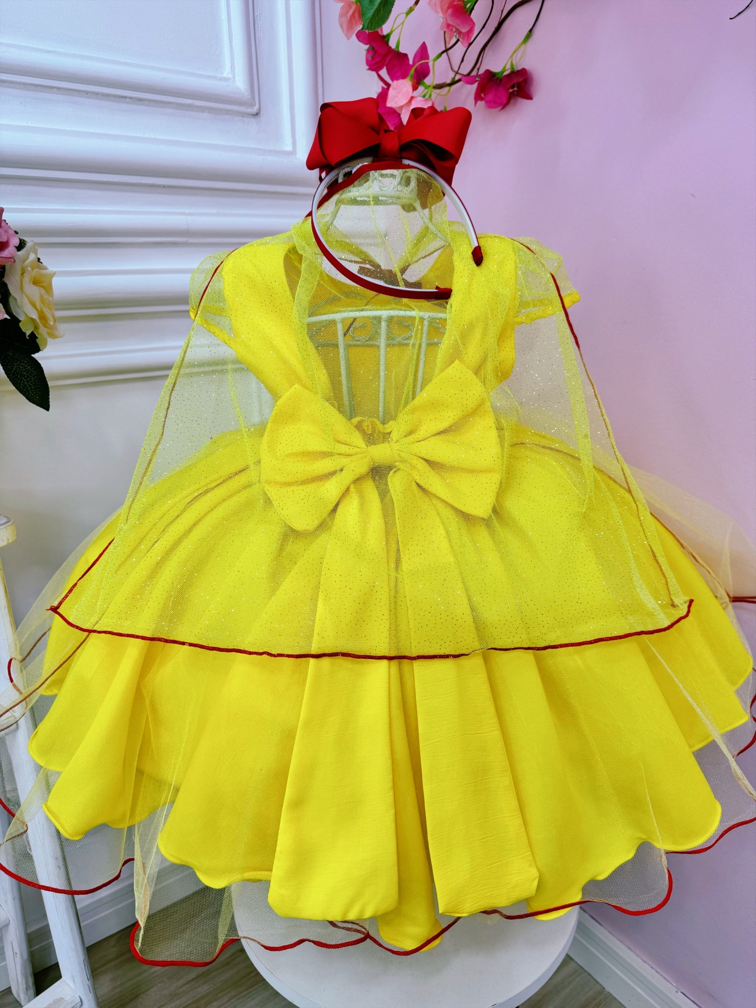 Vestido Infantil Bela e a Fera Com Capa e Pérolas Princesas