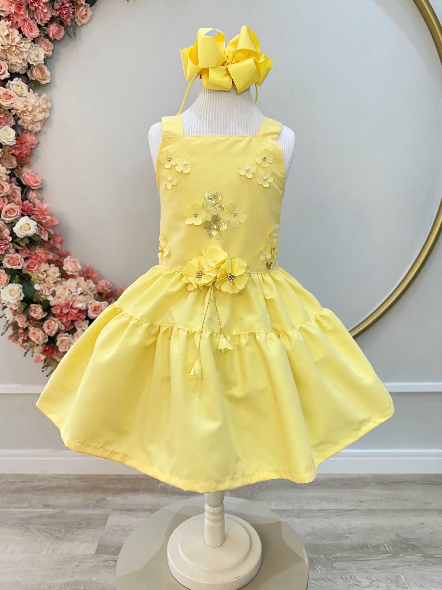 Vestido infantil de Alça Amarelo C/ Apliques de Flores Luxo