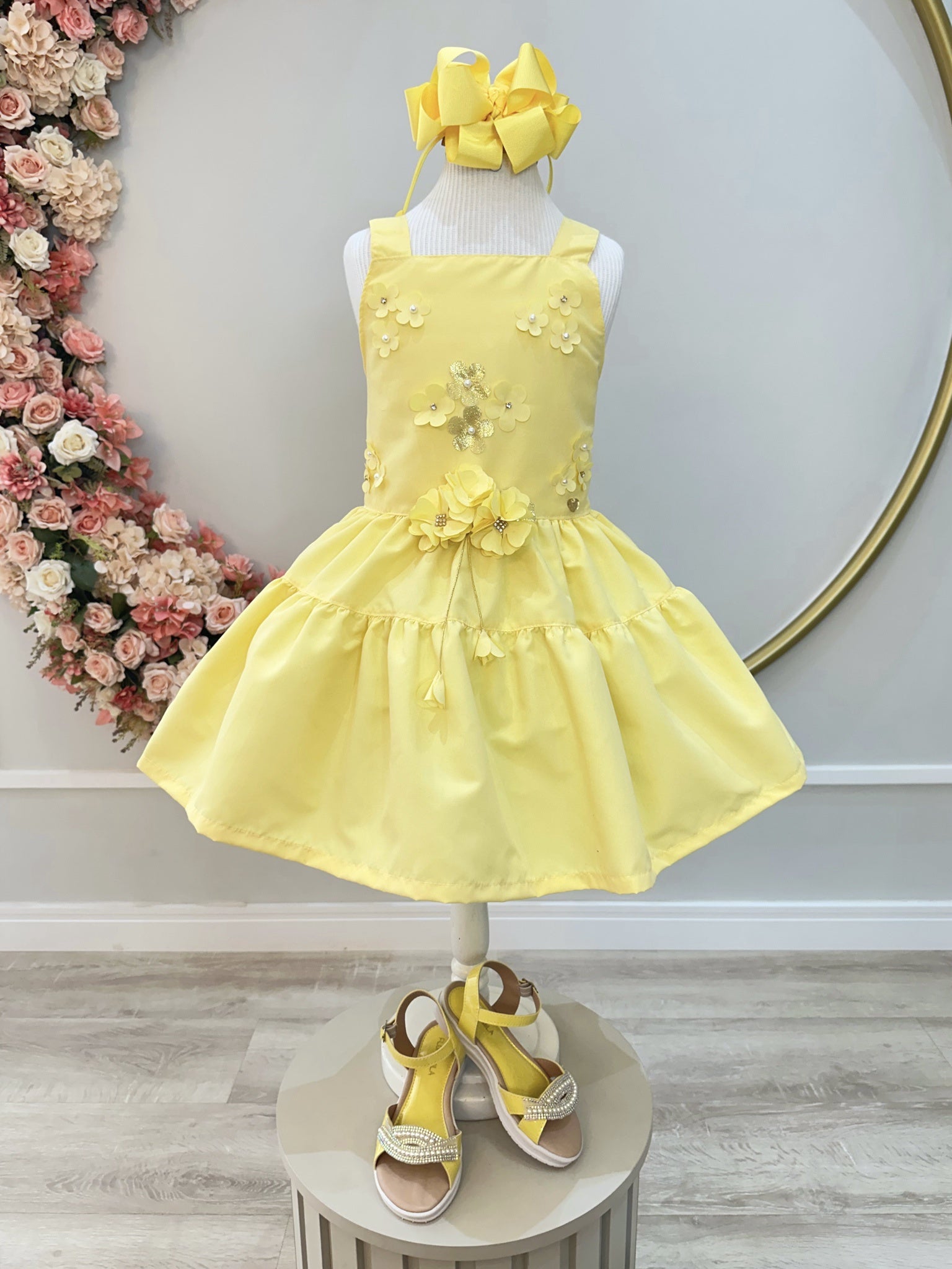 Vestido infantil de Alça Amarelo C/ Apliques de Flores Luxo