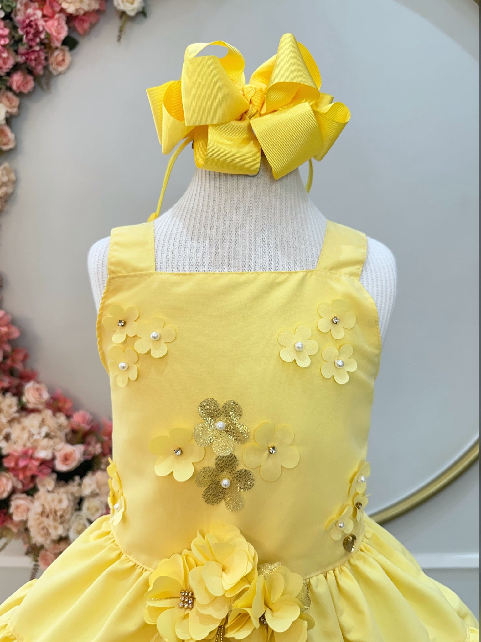 Vestido infantil de Alça Amarelo C/ Apliques de Flores Luxo