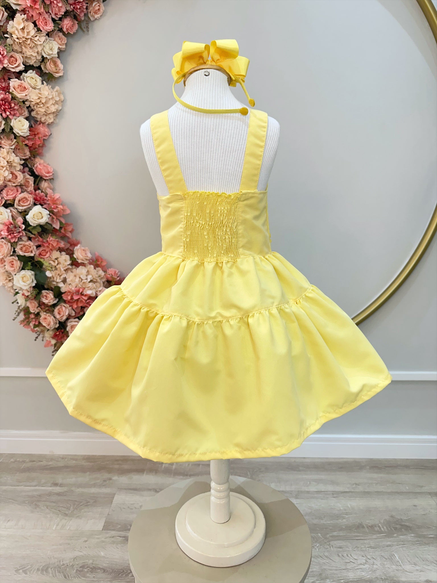 Vestido infantil de Alça Amarelo C/ Apliques de Flores Luxo