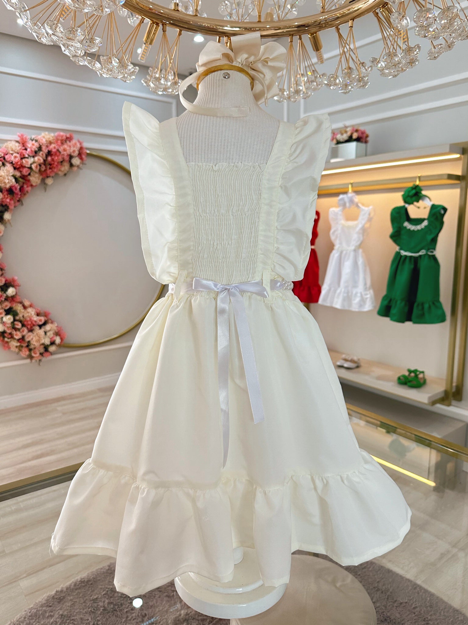 Vestido Infantil Marfim Luxo Com Pérolas Festas Daminhas