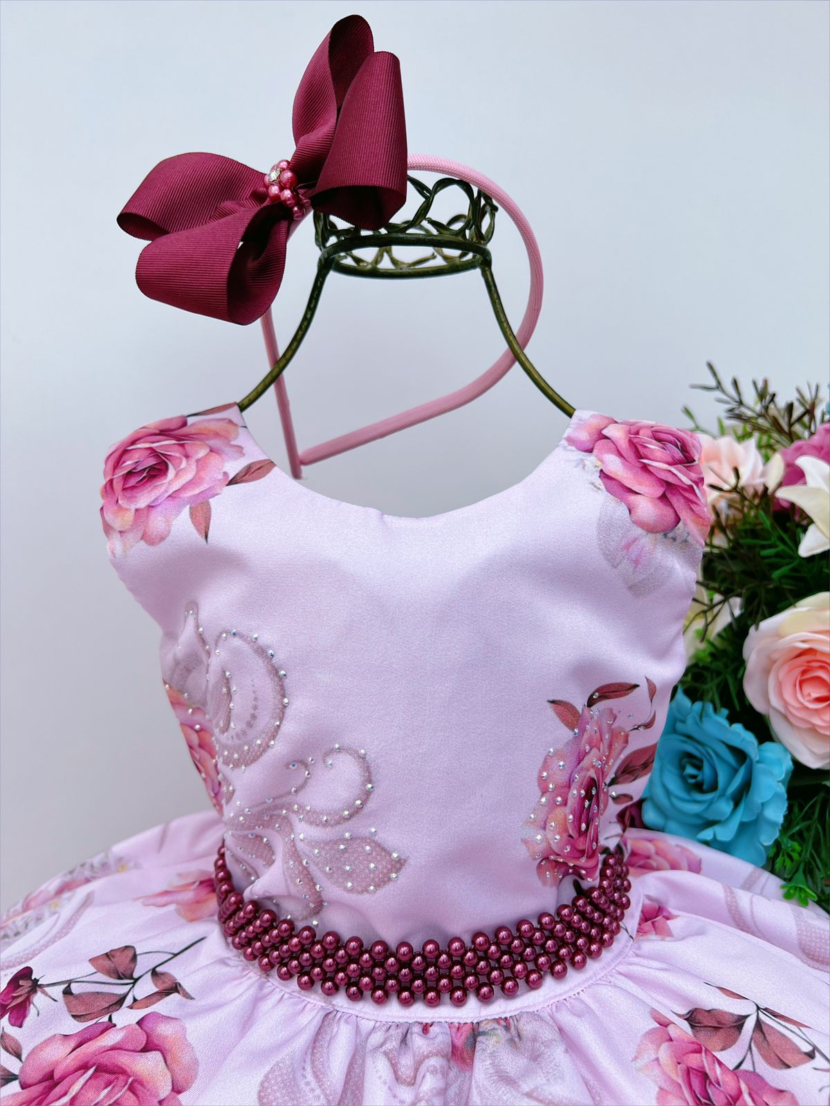 Vestido Infantil Rosa Florido Strass Peito e Pérola Tiara